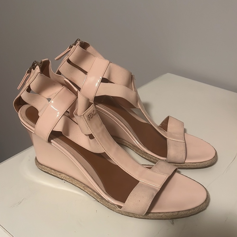 Authentic FENDI heels - Picture 2 of 5